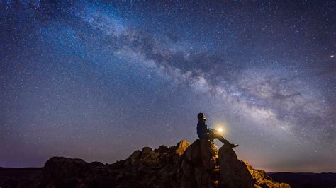 スカル skdb: なぜ私たちは夜に星を見上げるのか？